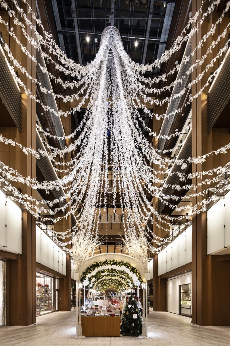 東京ミッドタウン MIDTOWN CHRISTMAS 2019  クリスマス装飾「White Snow Shower]