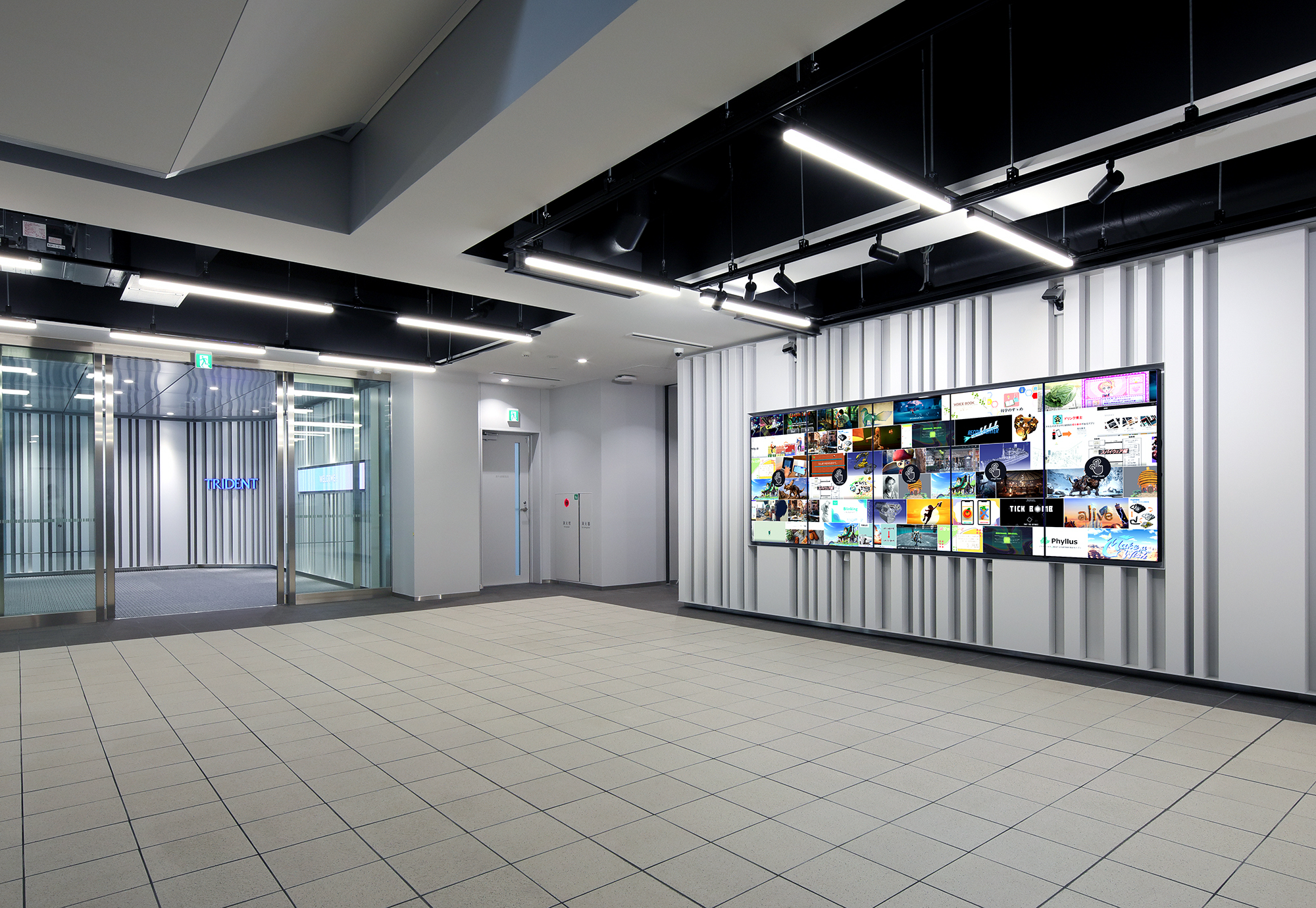 トライデントコンピュータ専門学校 新校舎エントランスエリア【空間演出・システム設計】
