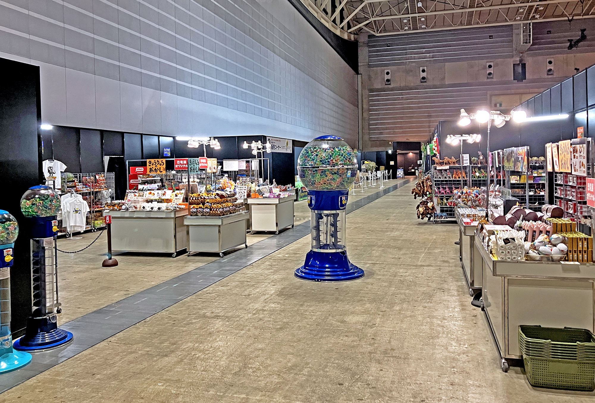 ヨコハマ恐竜展2026 ～恐竜の食卓大図鑑～【商品開発・物販店舗運営】