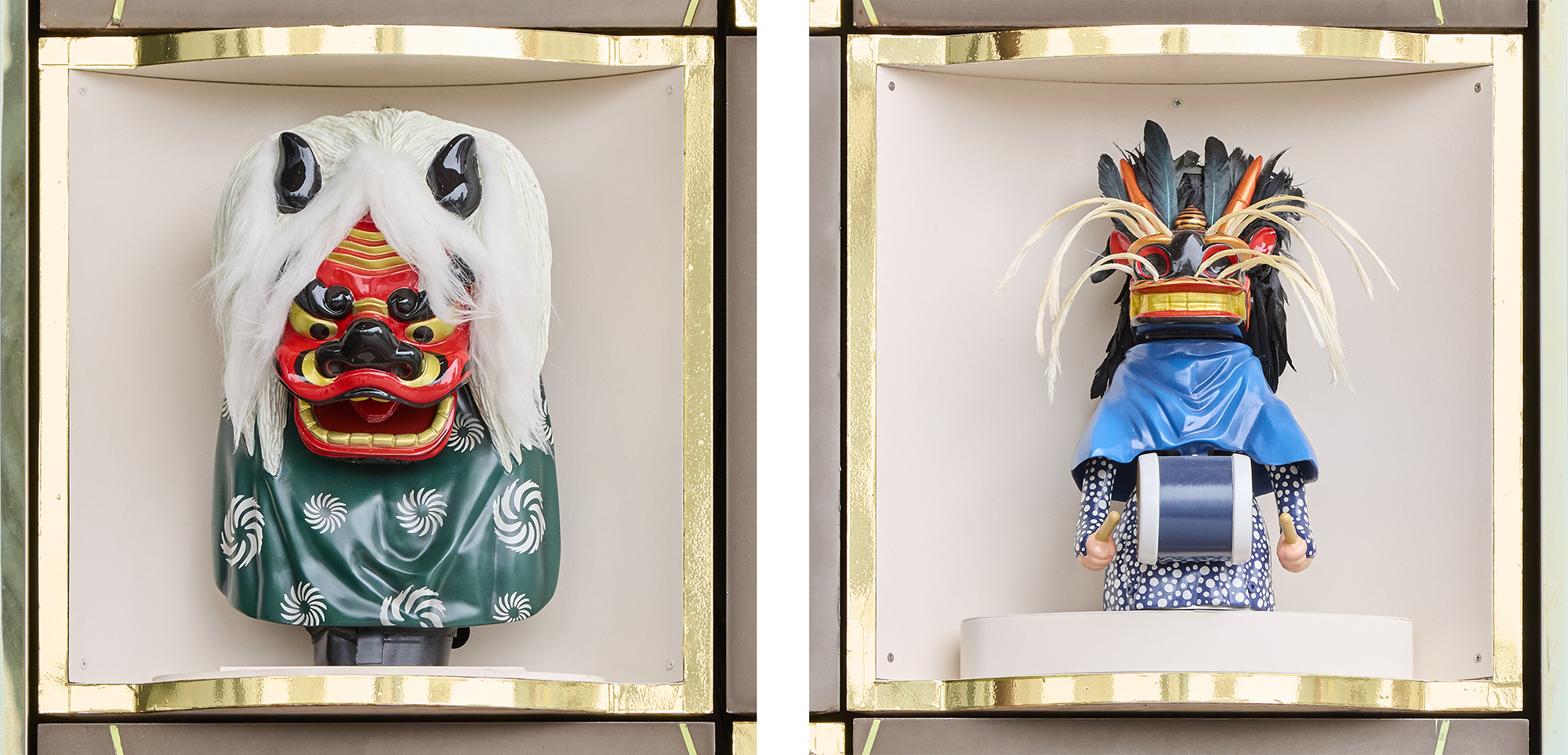 安行藤八（左）と江戸袋（右）の獅子舞をモチーフにしたからくり人形