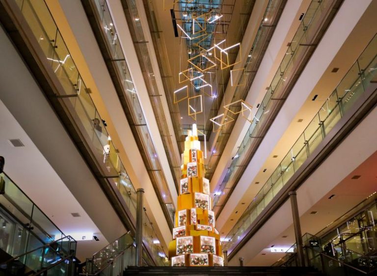 2019表参道ヒルズ吹抜け大階段 クリスマス