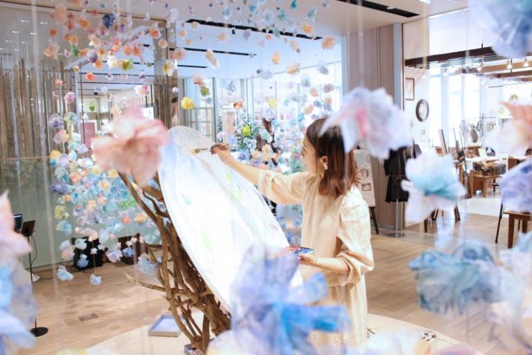 LAQUE四条烏丸 6TH Anniversaryプロモーション　植田志保ライブペインティング ～色のすること「湖のみつあみ色」～
