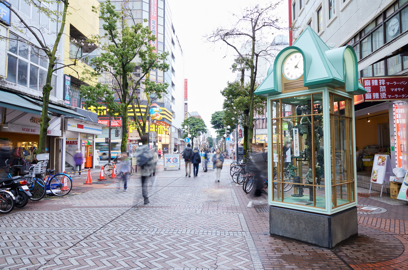 街に溶け込んでいるからくり人形時計